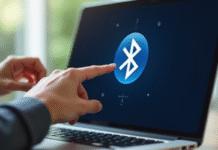 Main activant Bluetooth sur un ordinateur portable moderne